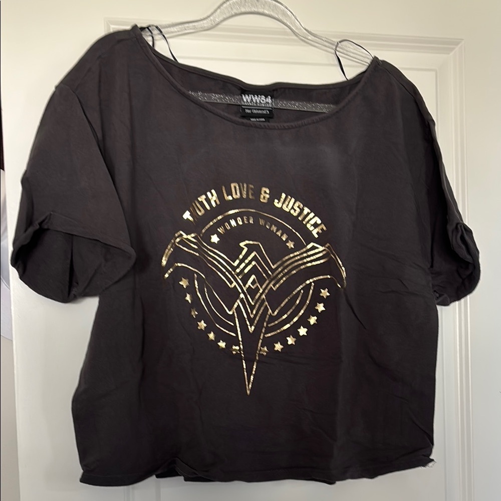 Her Universe Black and Gold Graphic Crop Tee